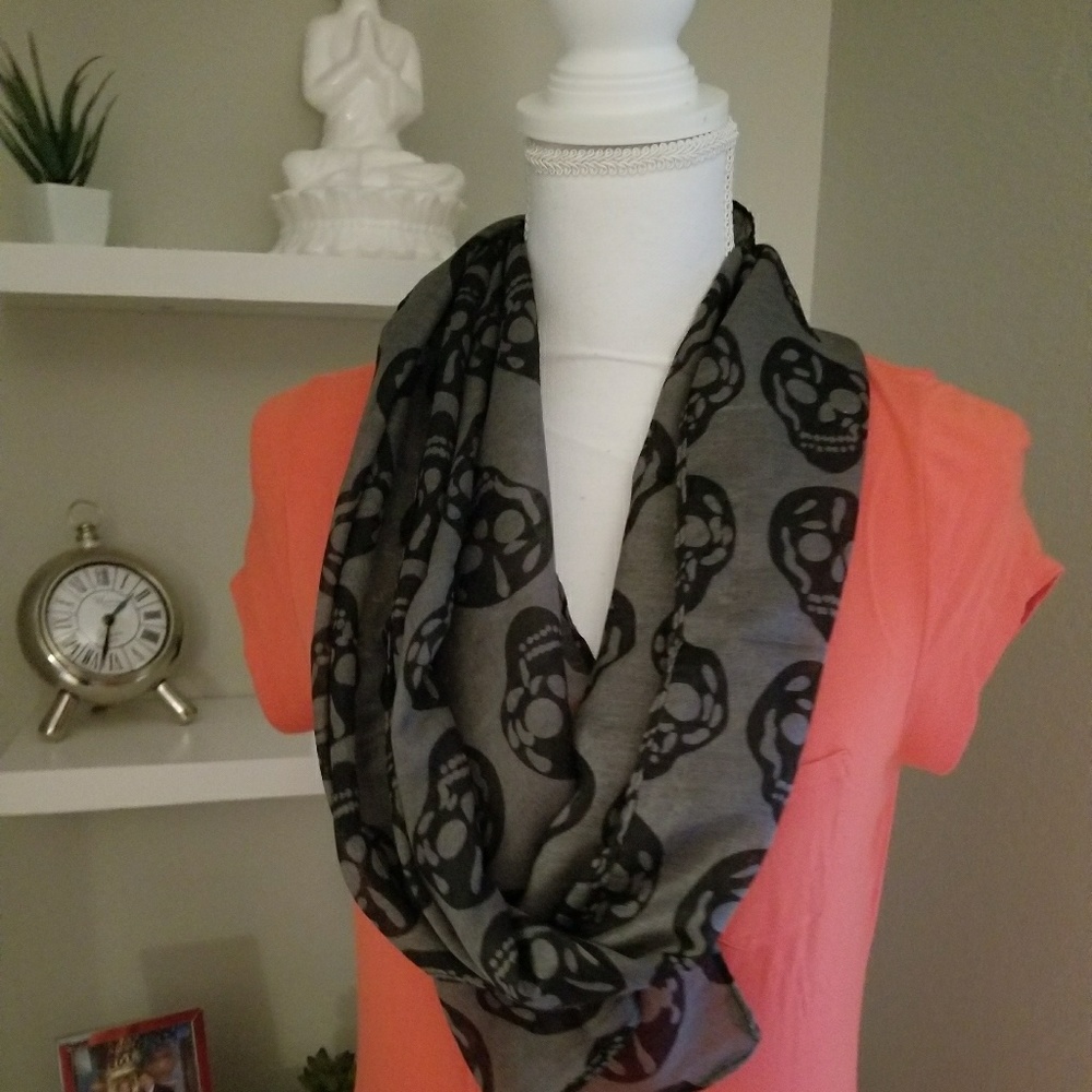 Skull scarf