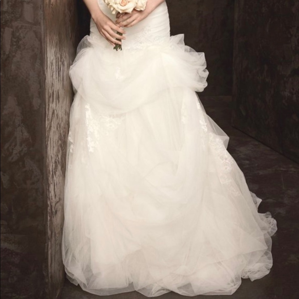 Vera Wang White tulle & organza wedding gown - Picture 3 of 8