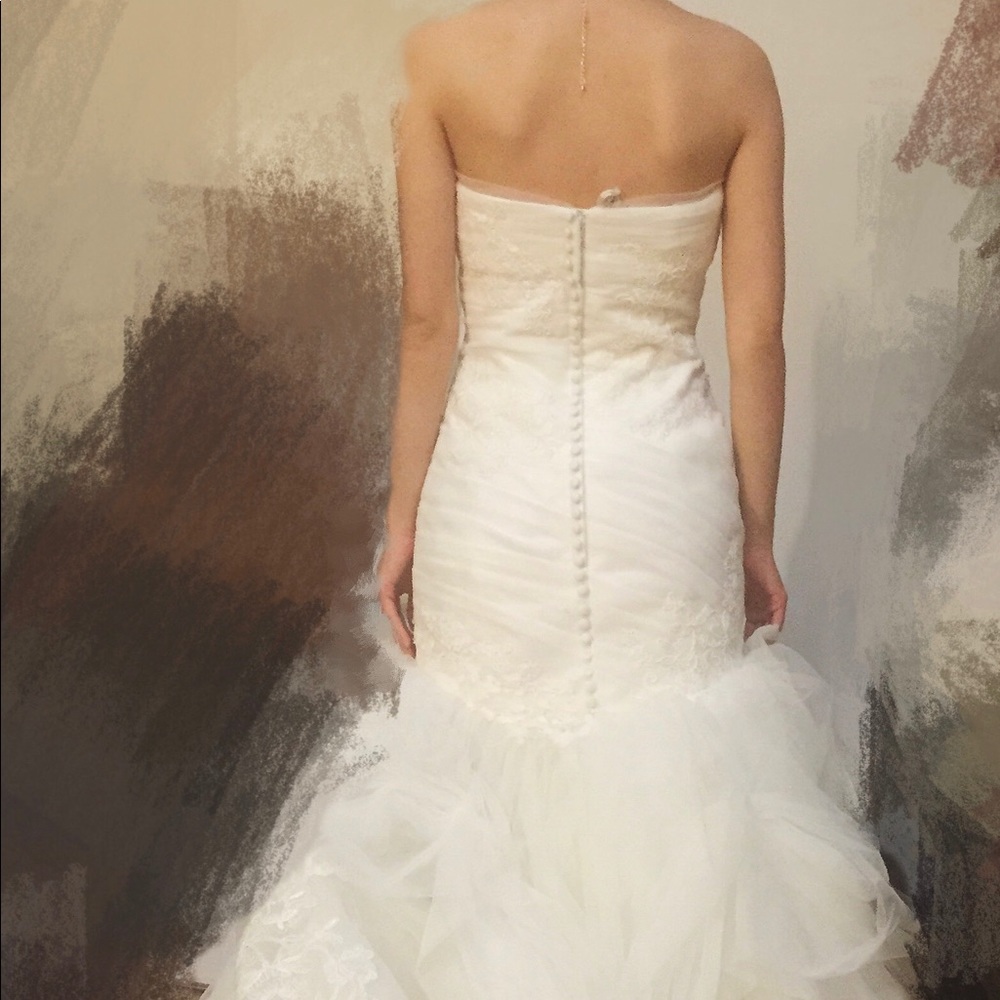 Vera Wang White tulle & organza wedding gown - Picture 7 of 8