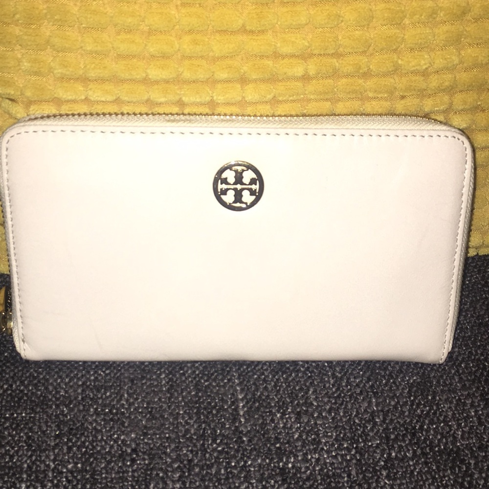 Tory Burch stacked logo zip continental