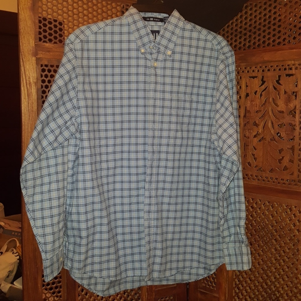 Gap long sleeved button down shirt NWOT