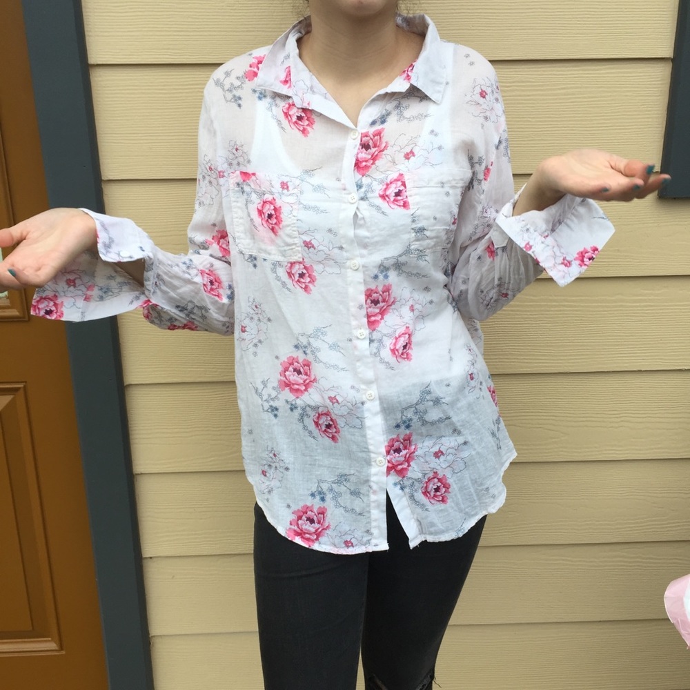 WHITE FLORAL BLOUSE