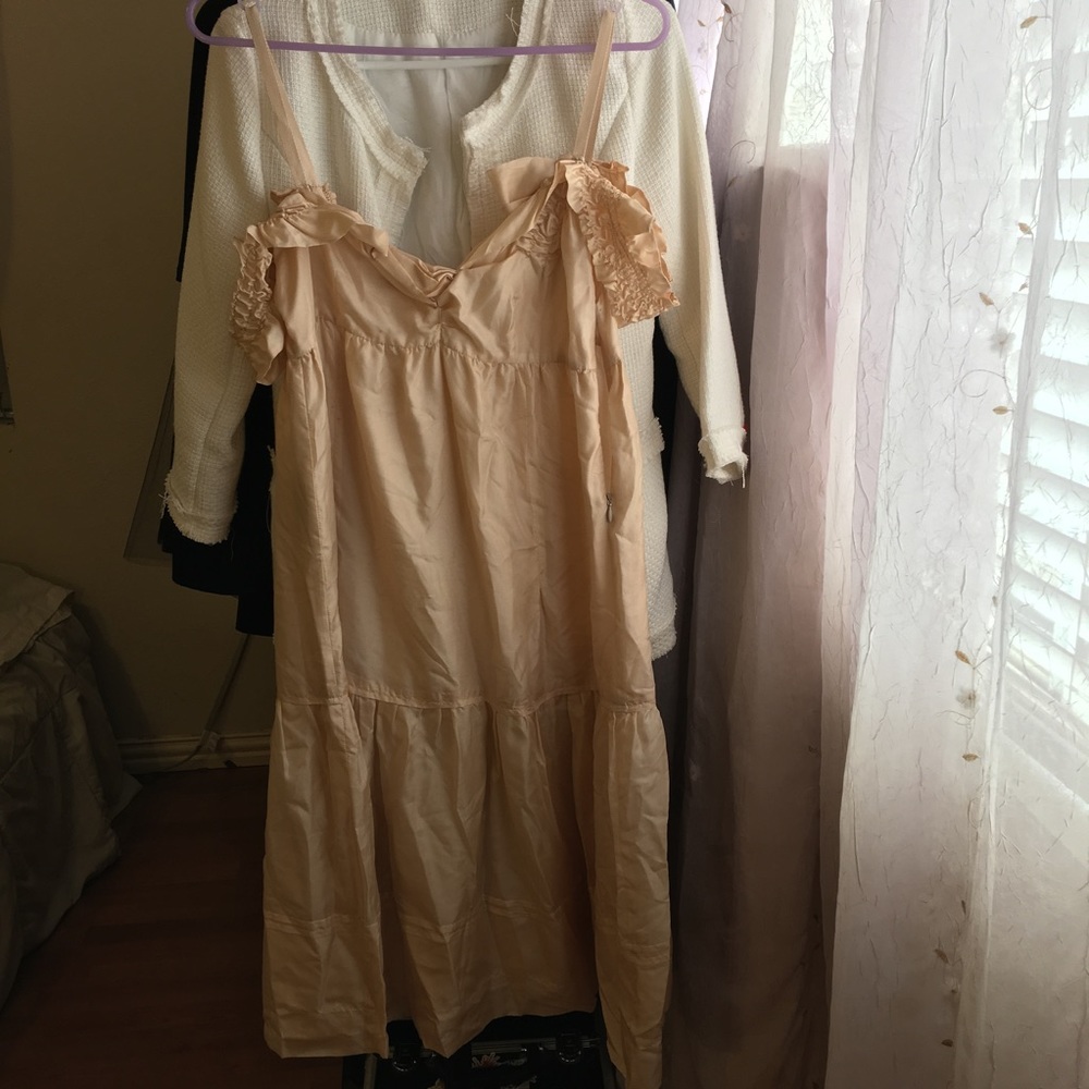 ❌ SOLD ❌ Miu Miu Peach Silk Ruffle Dress - Picture 3 of 8