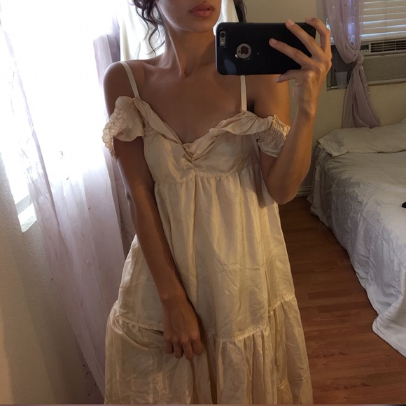 ❌ SOLD ❌ Miu Miu Peach Silk Ruffle Dress - Picture 2 of 8