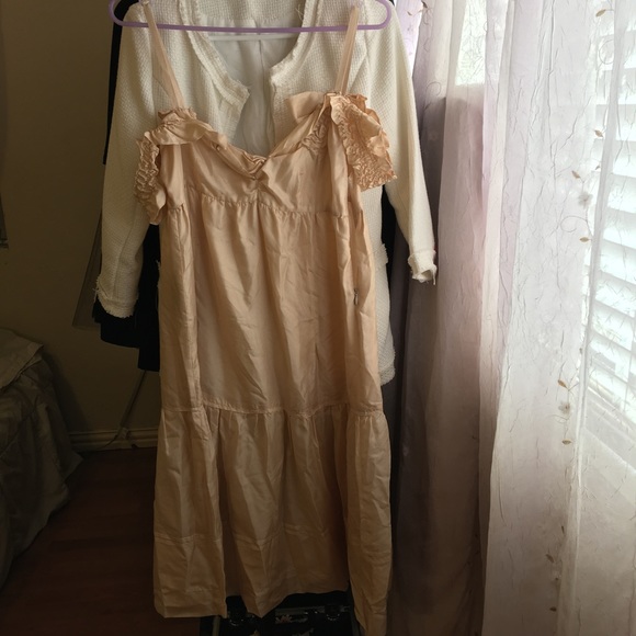 ❌ SOLD ❌ Miu Miu Peach Silk Ruffle Dress - Picture 3 of 8