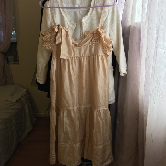 ❌ SOLD ❌ Miu Miu Peach Silk Ruffle Dress - Picture 4 of 8