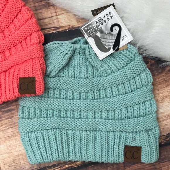 << Coral & Mint CC Ponytail Messy Bun Beanie Hat > - Picture 2 of 5