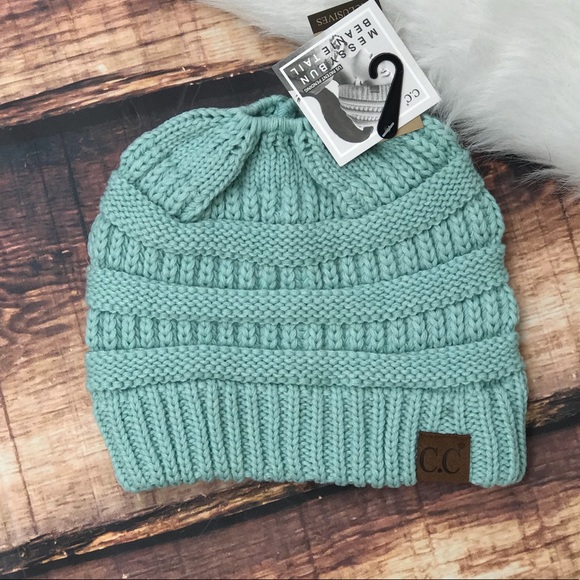 << Coral & Mint CC Ponytail Messy Bun Beanie Hat > - Picture 3 of 5