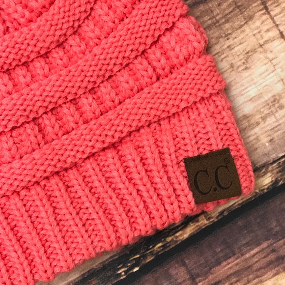 << Coral & Mint CC Ponytail Messy Bun Beanie Hat > - Picture 5 of 5