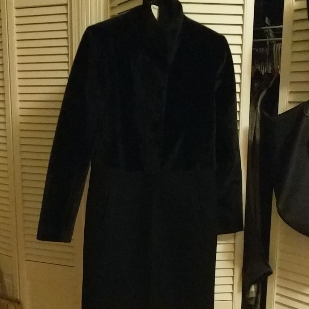 🎁 SOLD Black Faux Fur & Woven Combo Coat - Picture 3 of 6