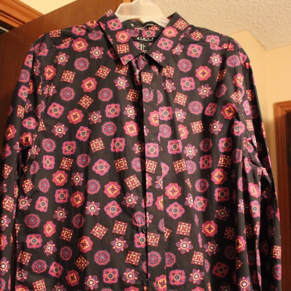Long sleeve 80’s style shirt.