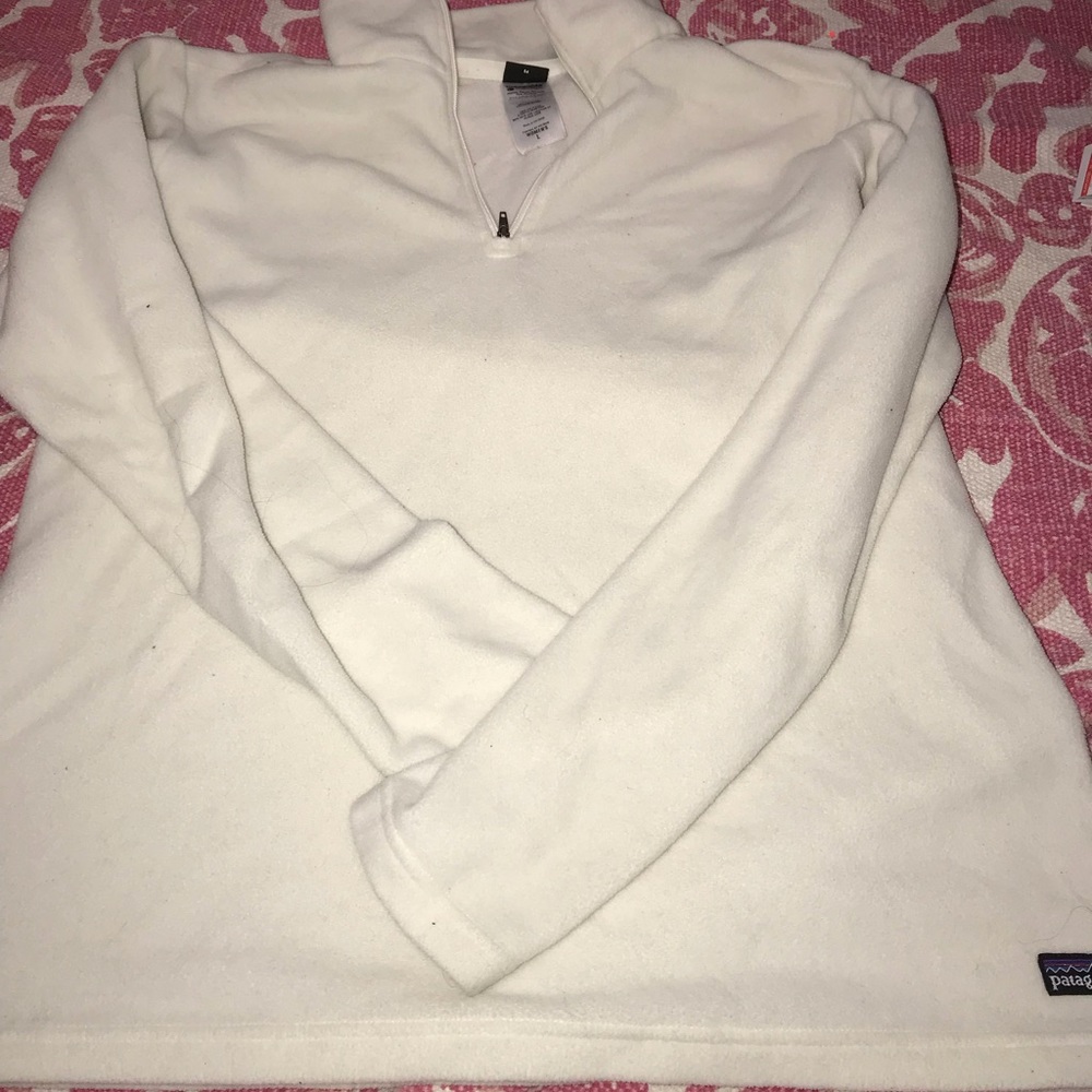 White Patagonia Fleece in GUC