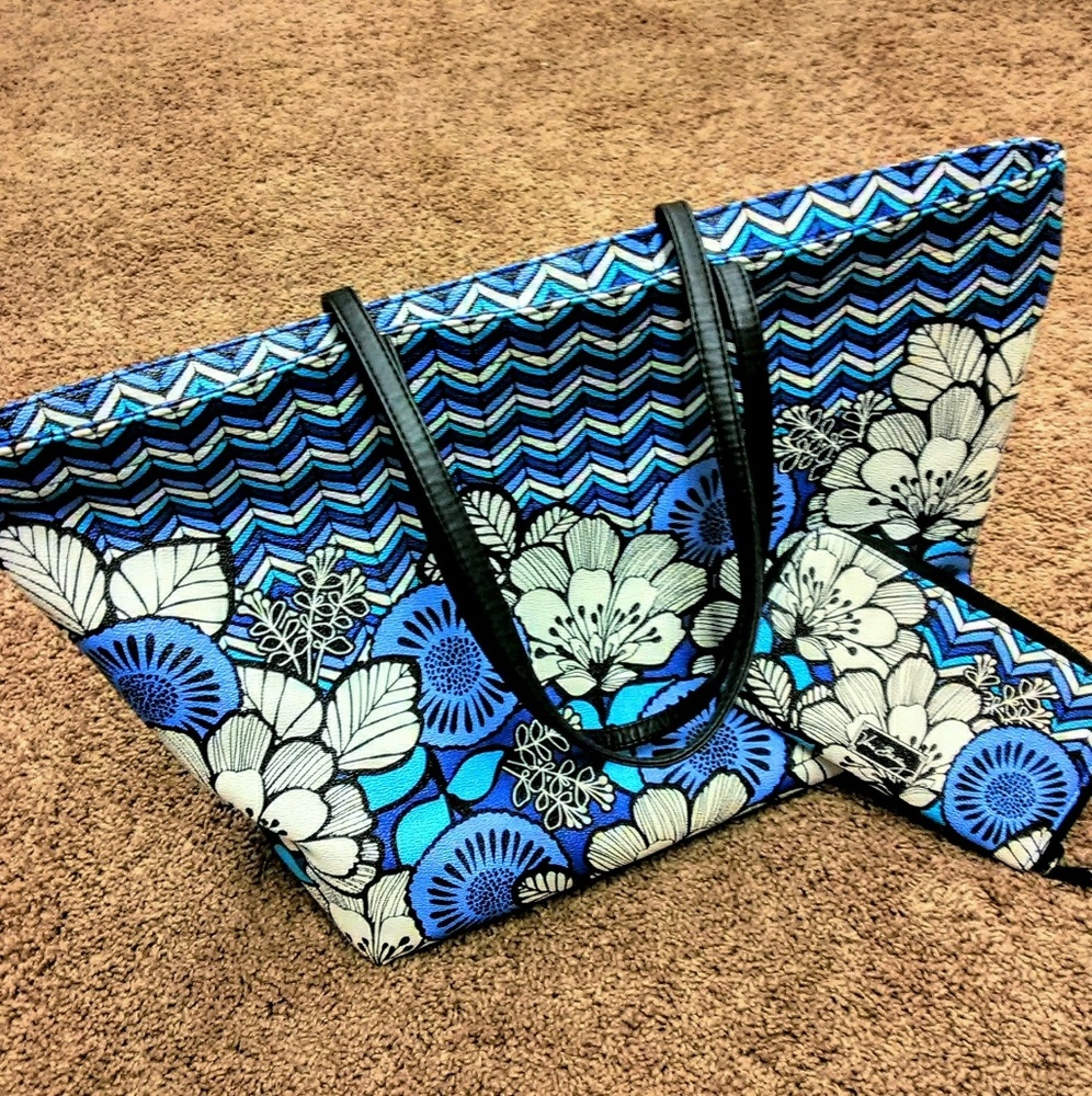 Vera Bradley Blue Bayou Vinyl play tote & wallet