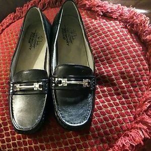 Black leather LifeStride with memory foam