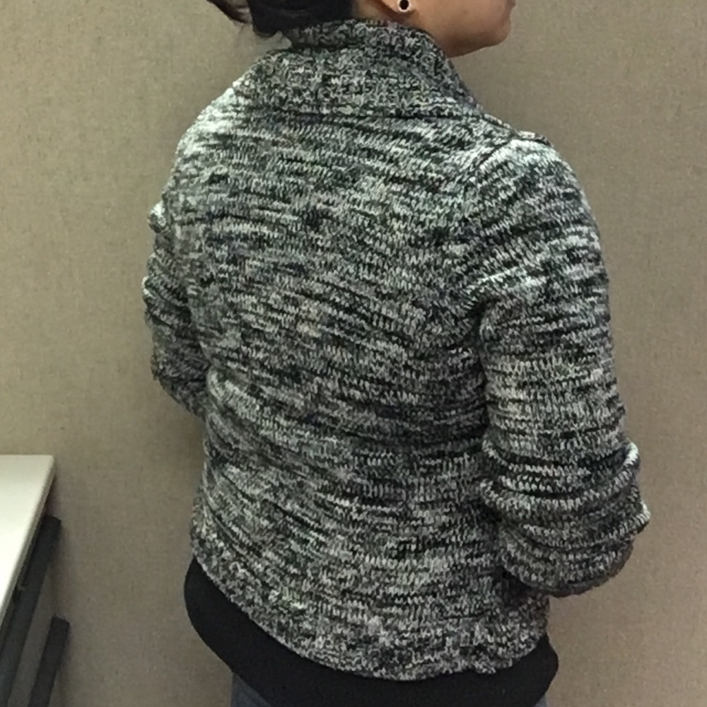 One Button Knit Cardigan - Picture 5 of 7