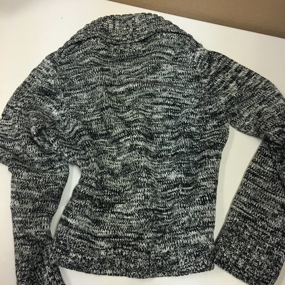 One Button Knit Cardigan - Picture 2 of 7