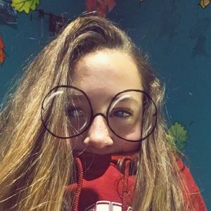 Meet your Posher, Chloe