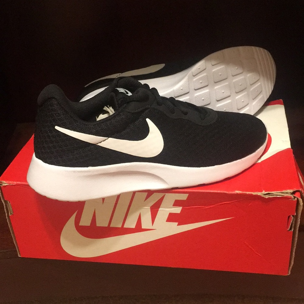 Nike Tanjun