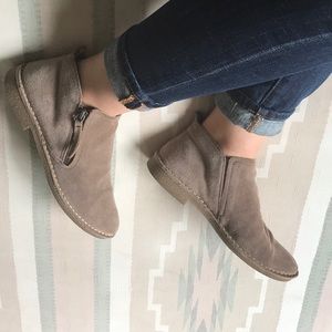 Dolce Vita booties. Women’s 7 1/2. Tan suede.