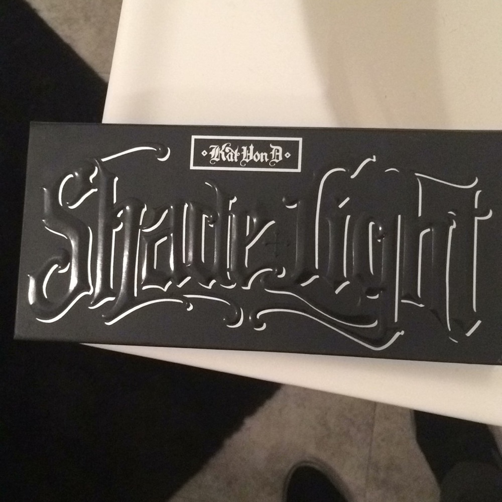 Kat Von D Shade & Light contour highlight palette