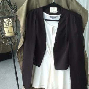 🌺 Daisy Fuentes 🌺 flowing white blouse