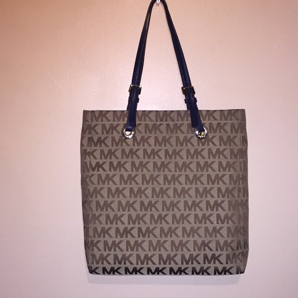 MICHAEL Michael Kors Handbags - ✨Michael Kors Tote! ✨