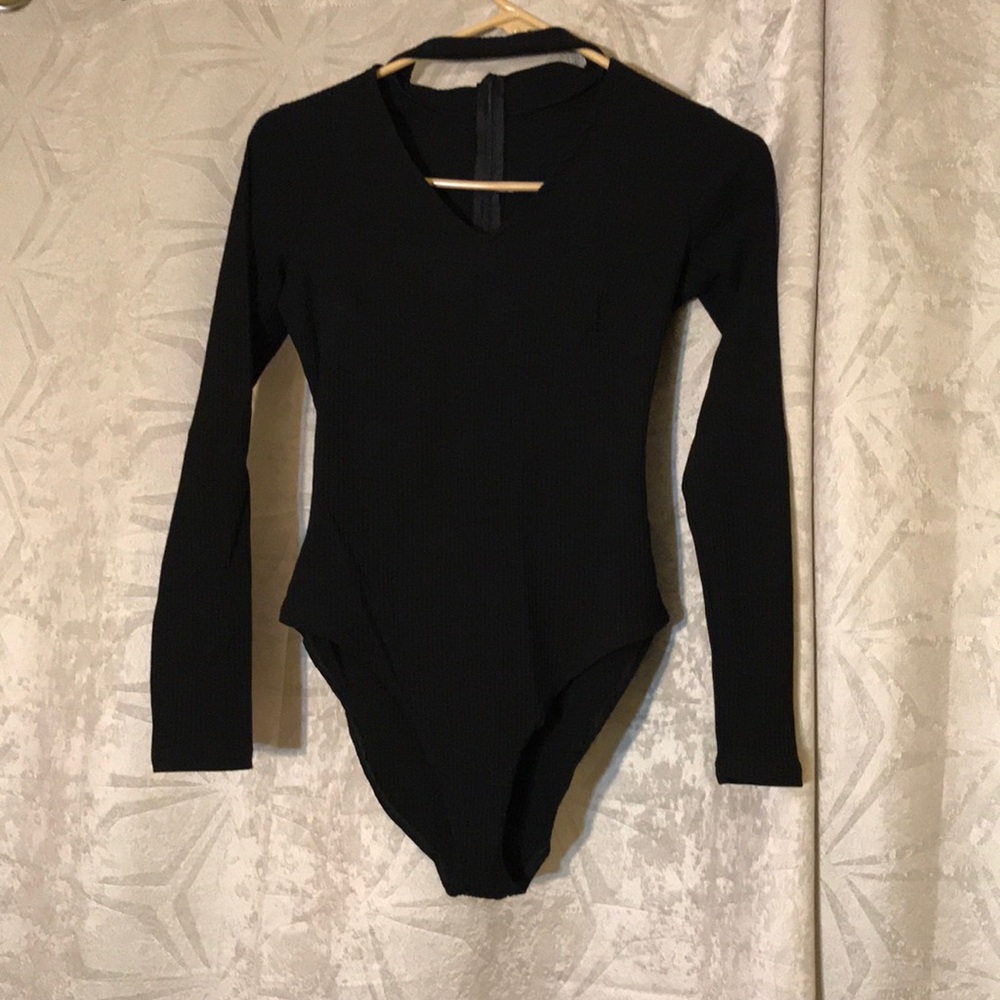 Black v-neck/ choker bodysuit •Brand New•