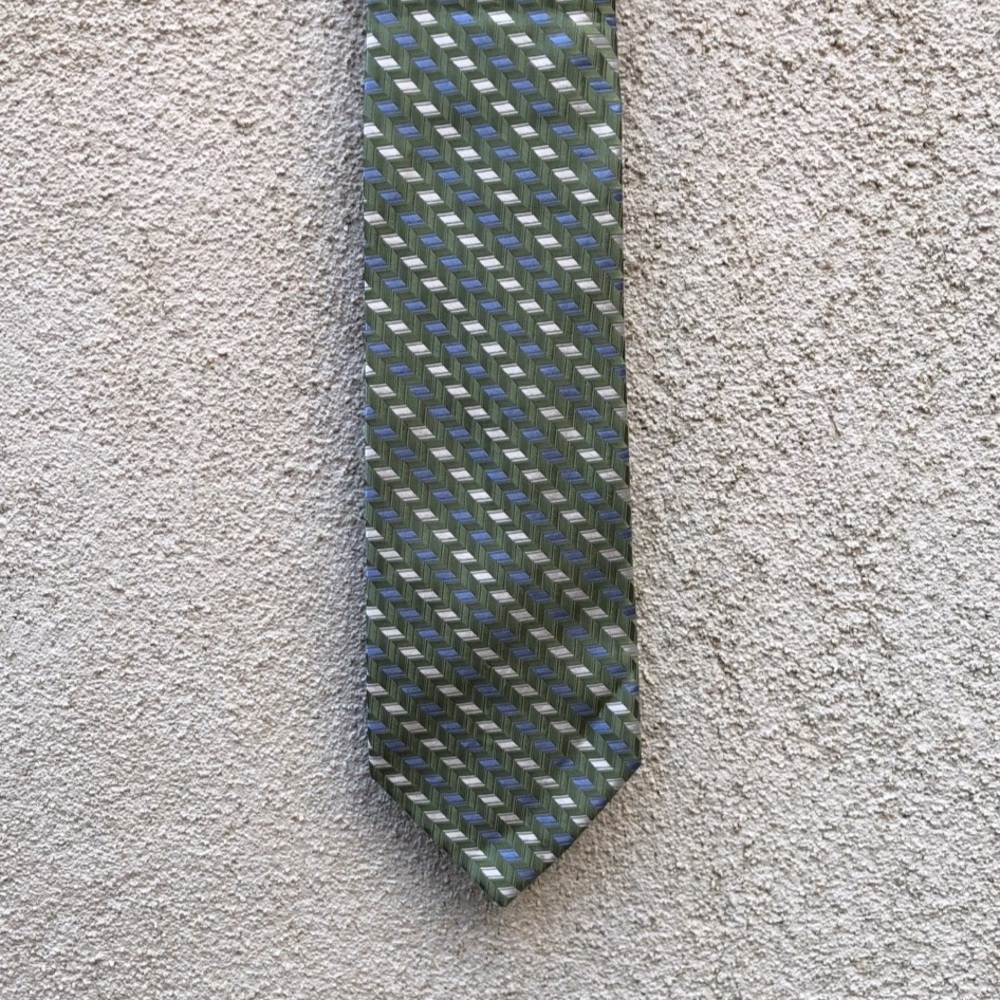 Silk green-patterned tie by Michael Kors.