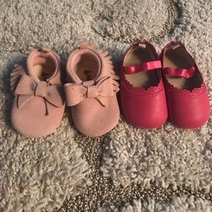 Lot of 2 baby moccasins + maryjanes