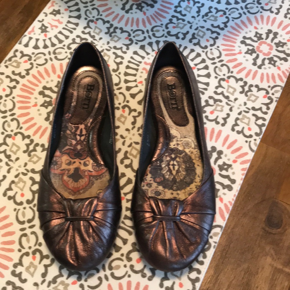 Born Size 7 1/2 Metallic Brown Flats Loafers