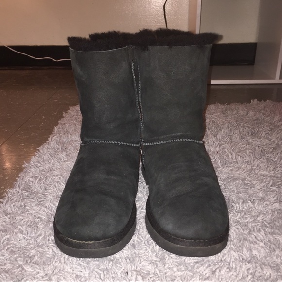 Size 10 Bailey Bow UGG - Picture 3 of 3
