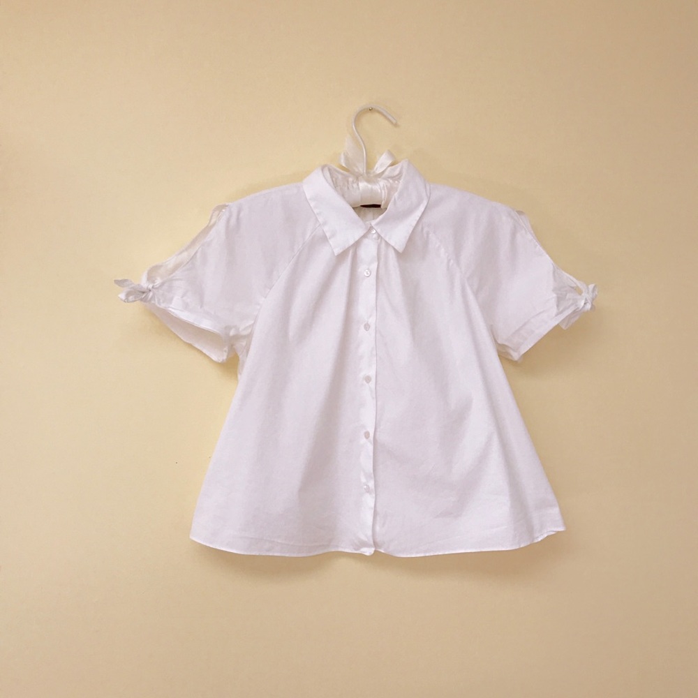 ZARA • white cotton button up with tie sleeves