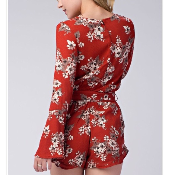 NEW floral romper - Picture 5 of 8