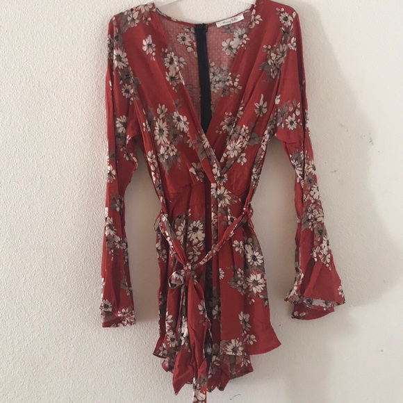 NEW floral romper - Picture 6 of 8