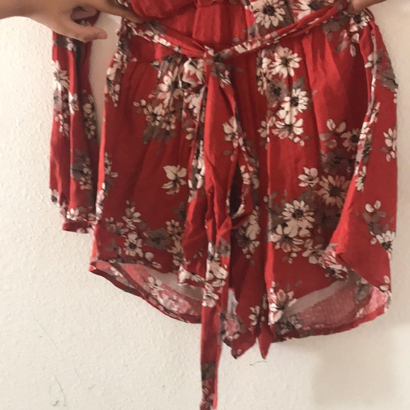 NEW floral romper - Picture 8 of 8