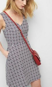 Fit and Flare V neck GAP 100 % linen dress