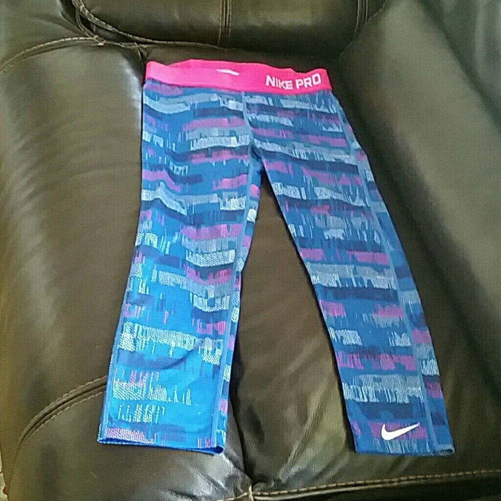 NIKE PRO CAPRI