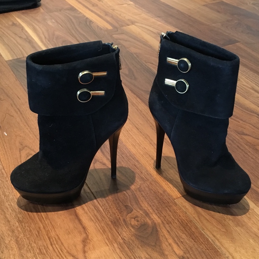 Rachel Zoe Dora Bootie. Black. Round Toe. Back Zip