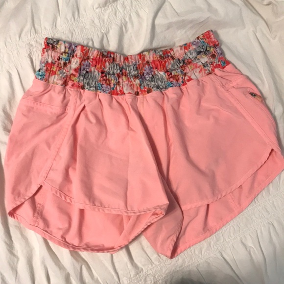 lululemon athletica Pants - LULULEMON TRACKER SHORTS