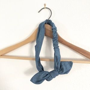 〰️ American Eagle Light Blue Denim Bow Headband
