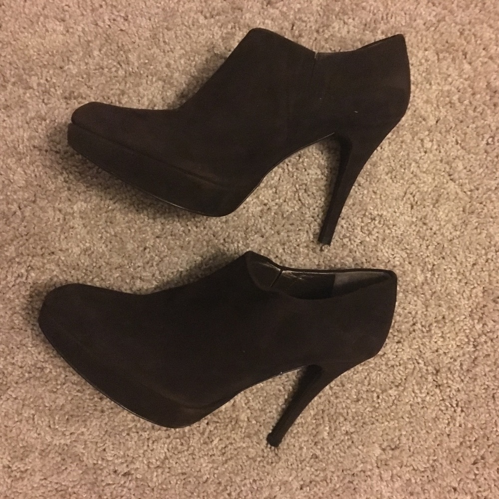Stuart Weitzman brown Swede ankle booties