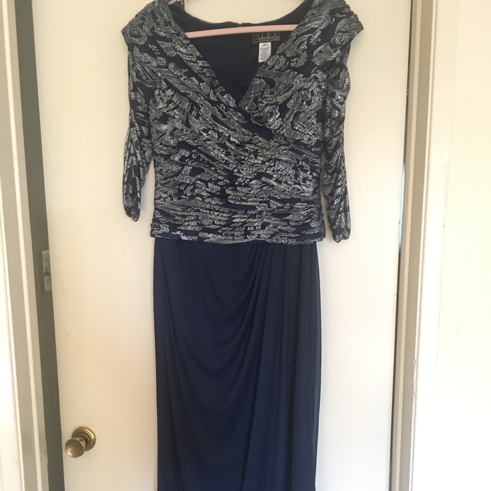 Ladies evening dress - Picture 1 of 5