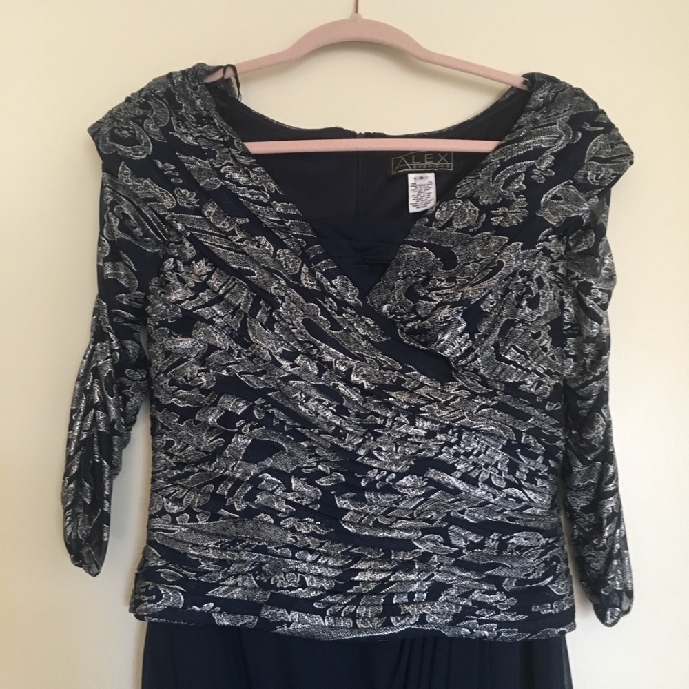 Ladies evening dress - Picture 2 of 5