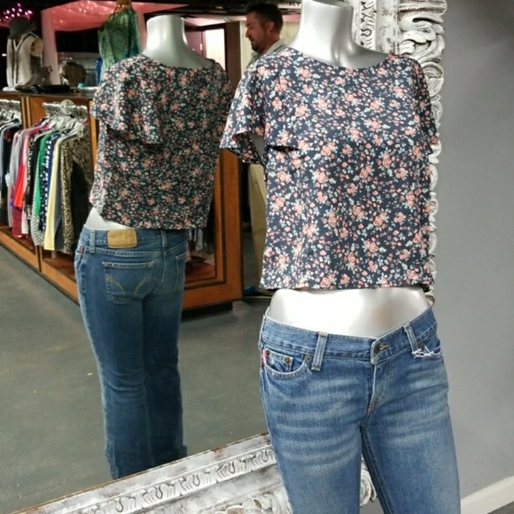 paper tee Tops - 💋3 for $24💋PAPER + TEE Floral Crop Top NWT