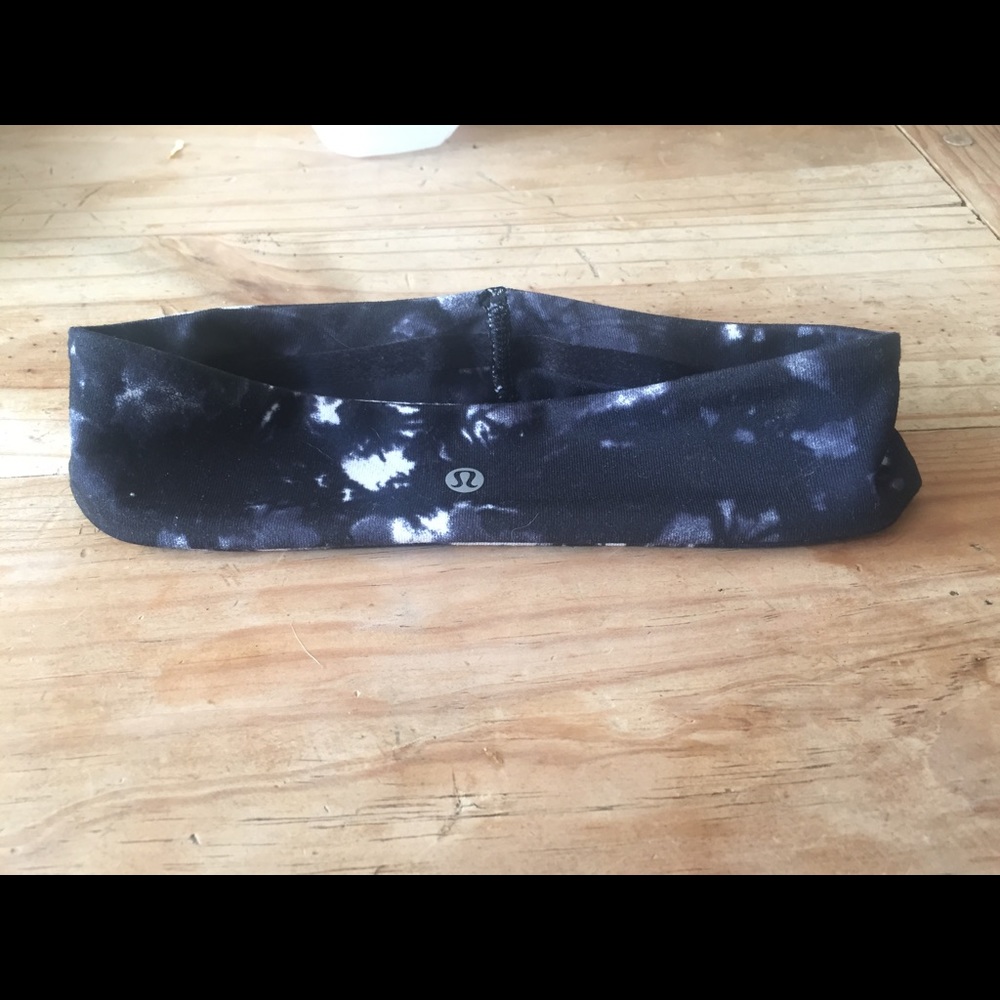 Lululemom Fly Away Tamer Headband! Never worn!