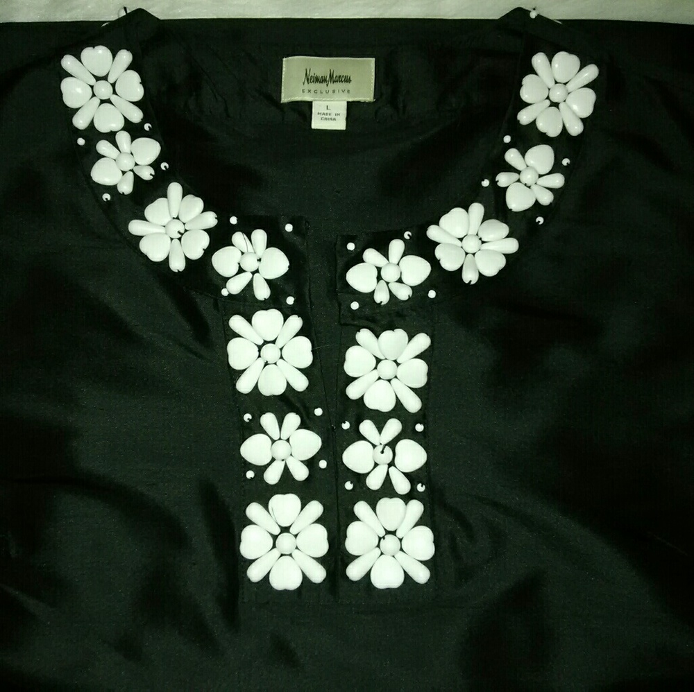 Women  tunic is almost  like new is slilk with flo