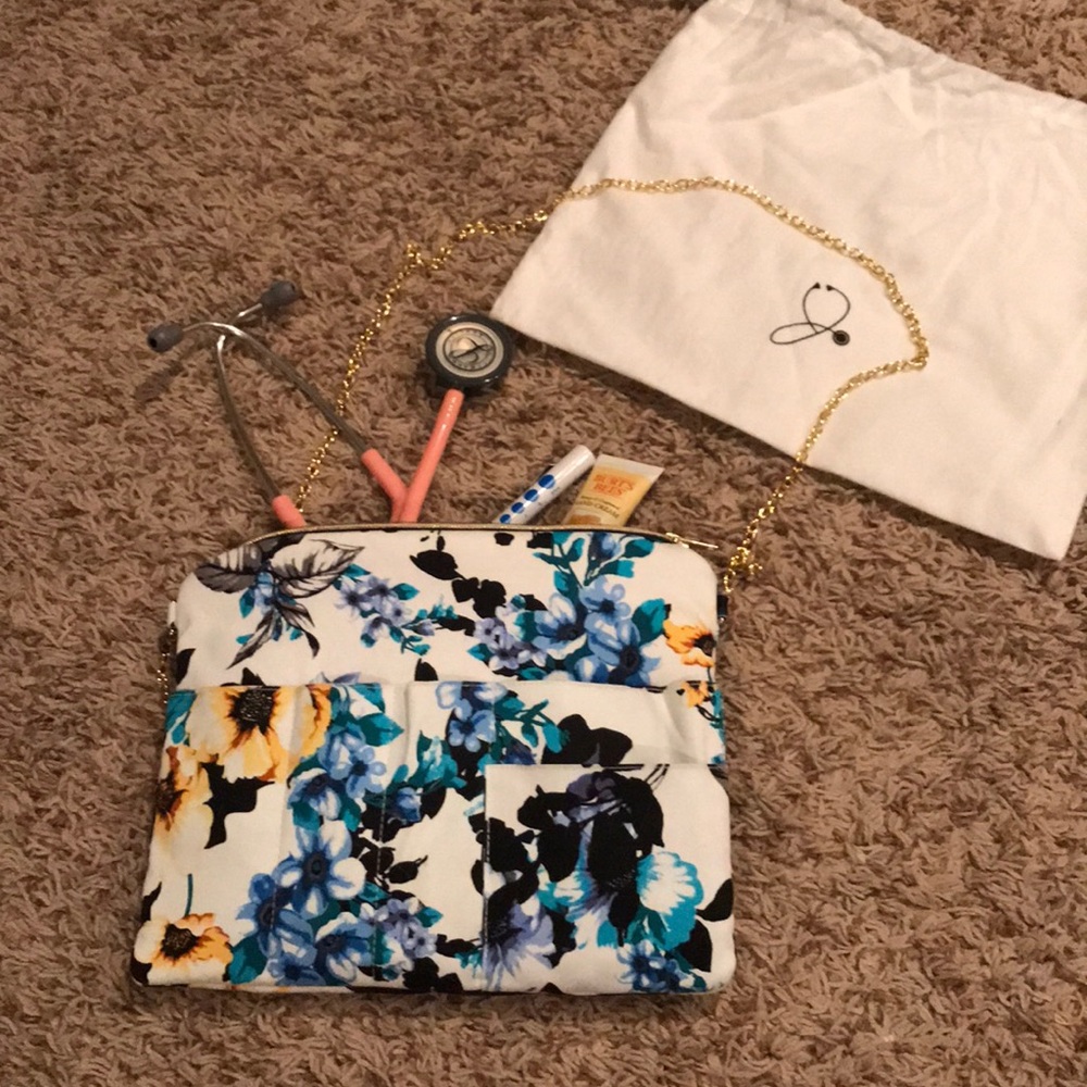 Jaanuu Medical Clutch