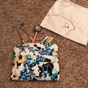 Jaanuu Medical Clutch