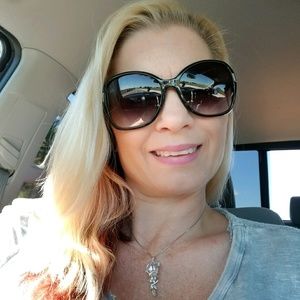 Meet your Posher, Dana