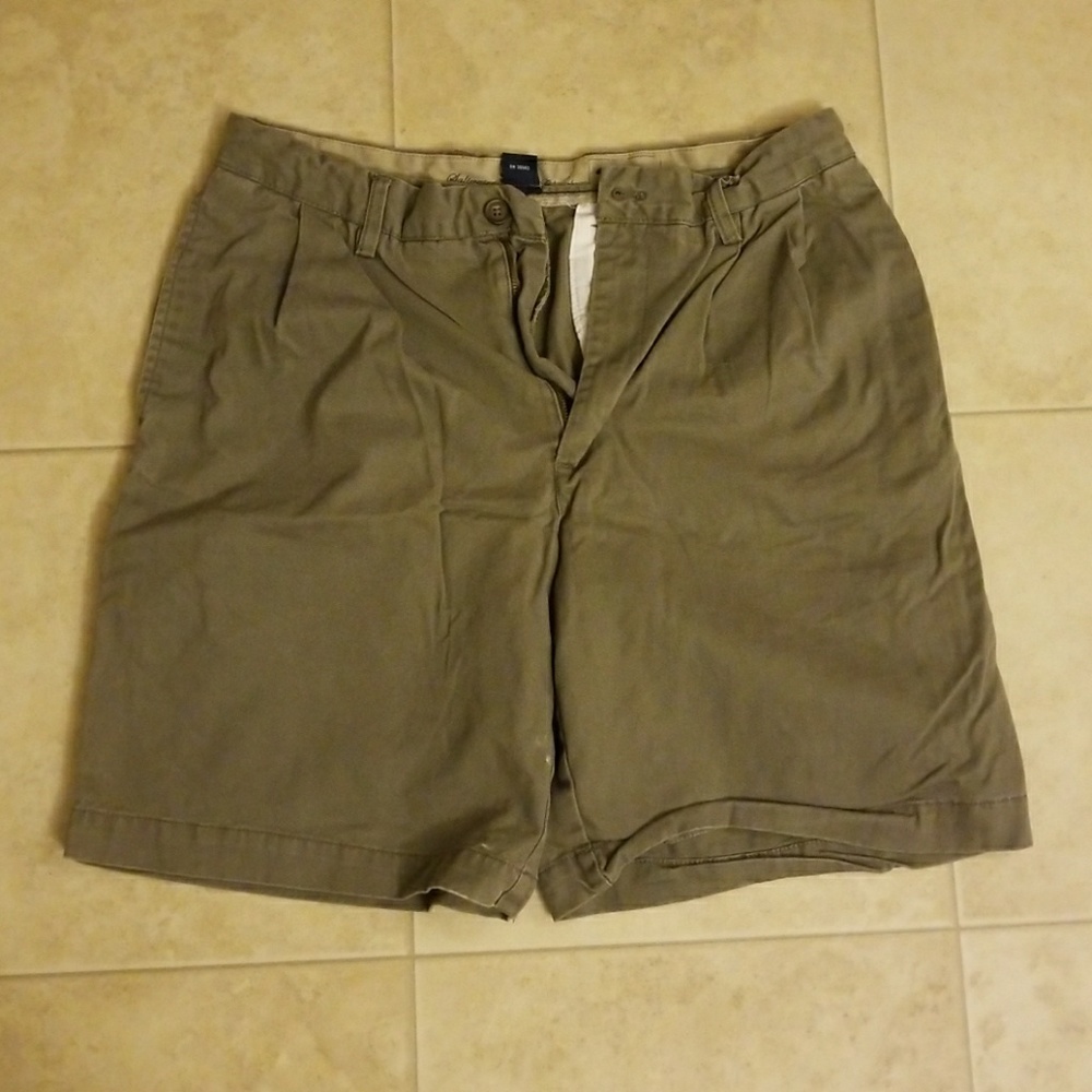 Men's green shorts